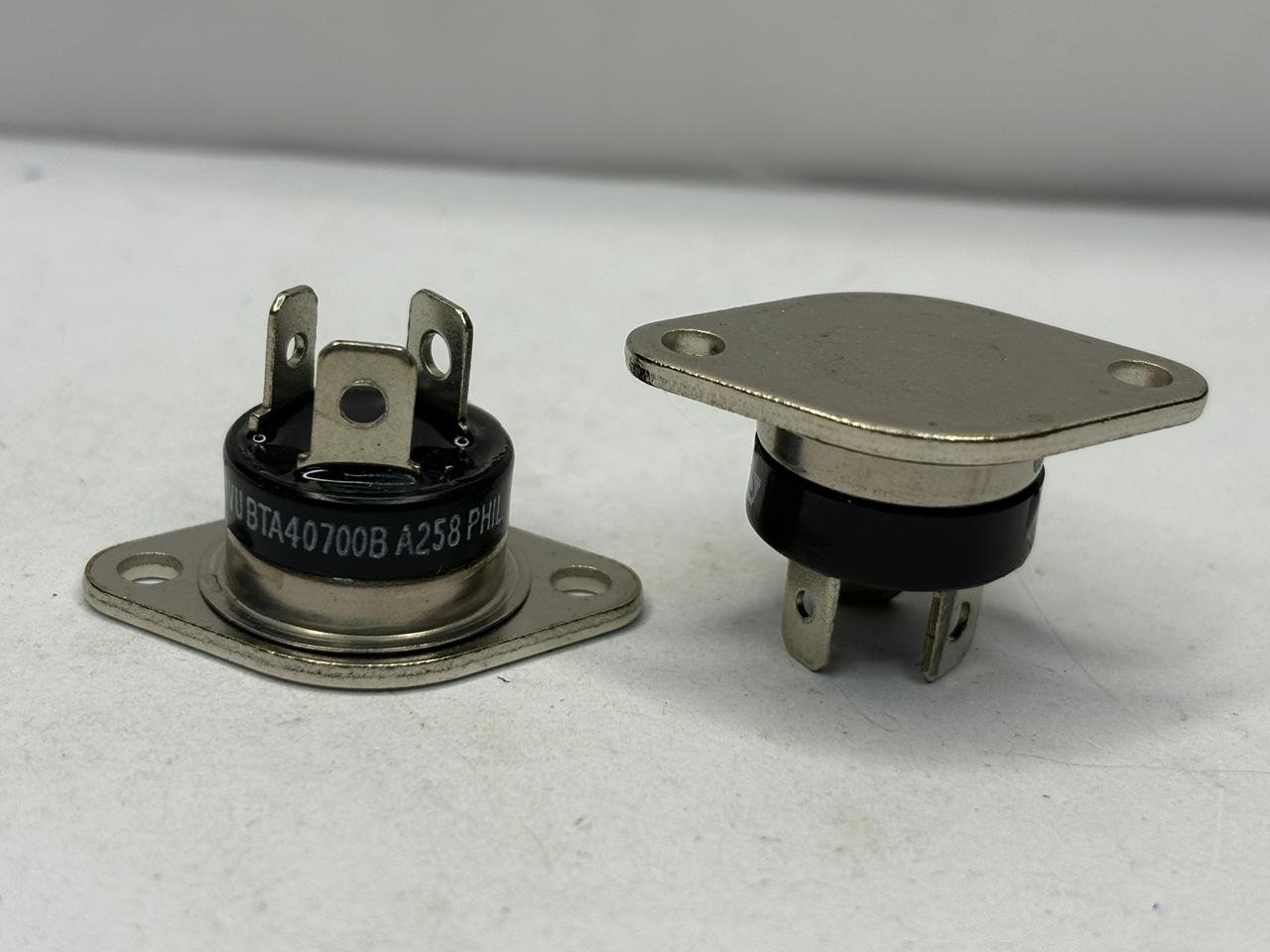 BTA40-700B