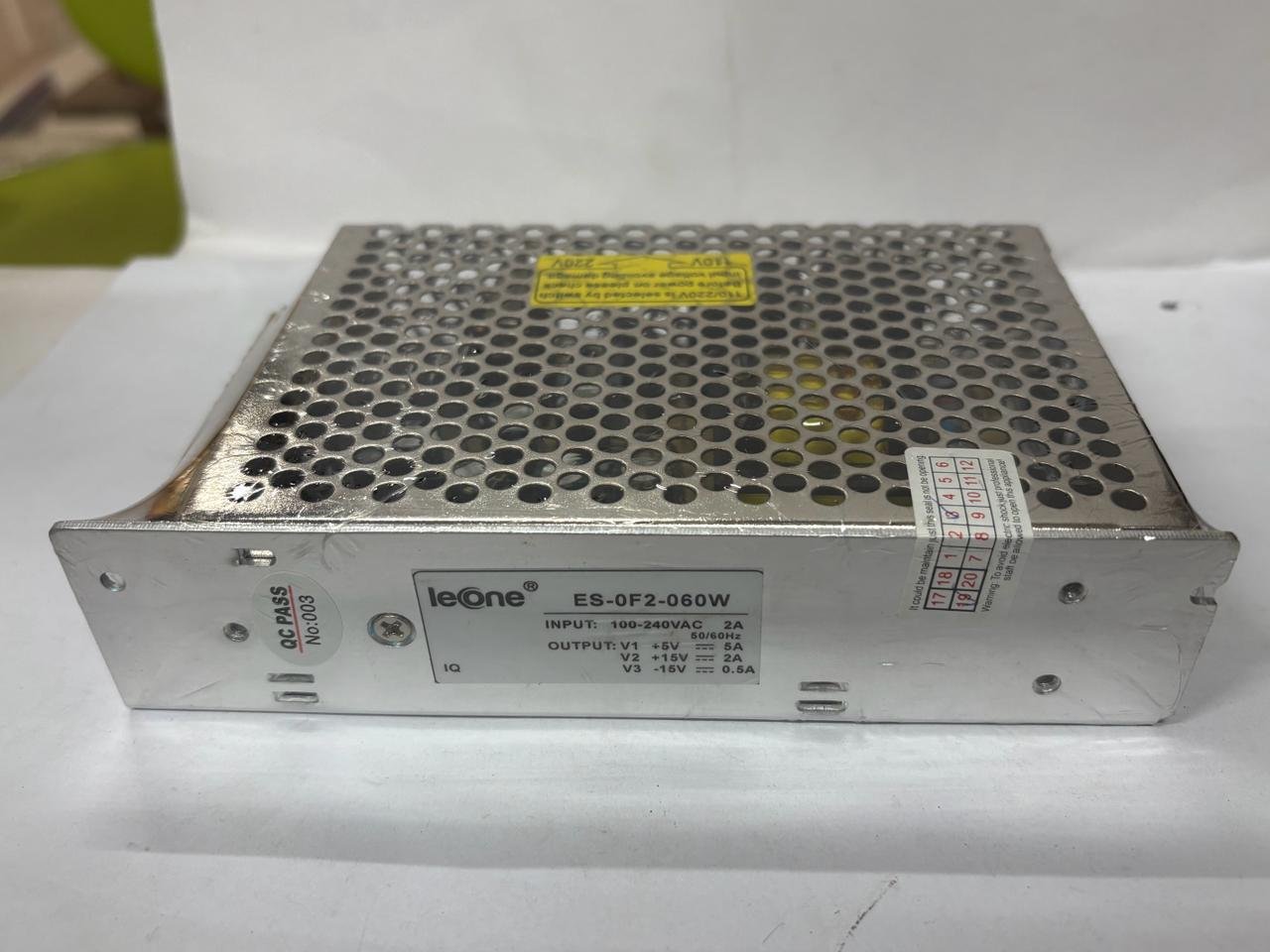 T60C ES-0F2-60W-15V/2A
